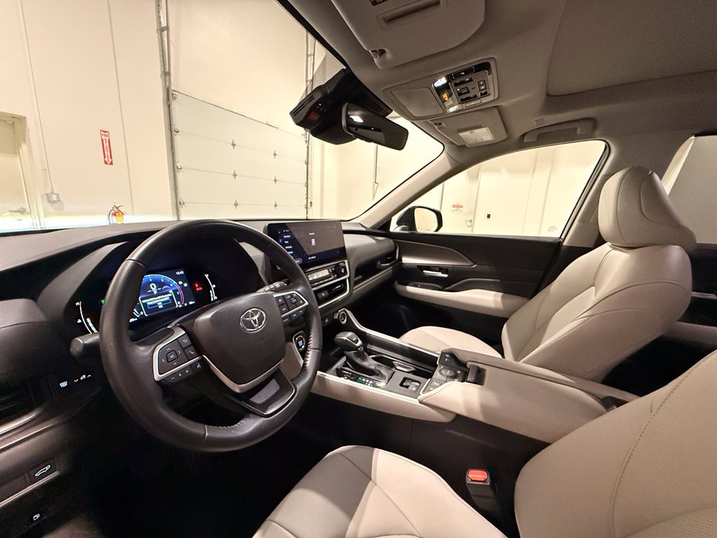 Used 2024 Toyota Grand Highlander AWD image 18