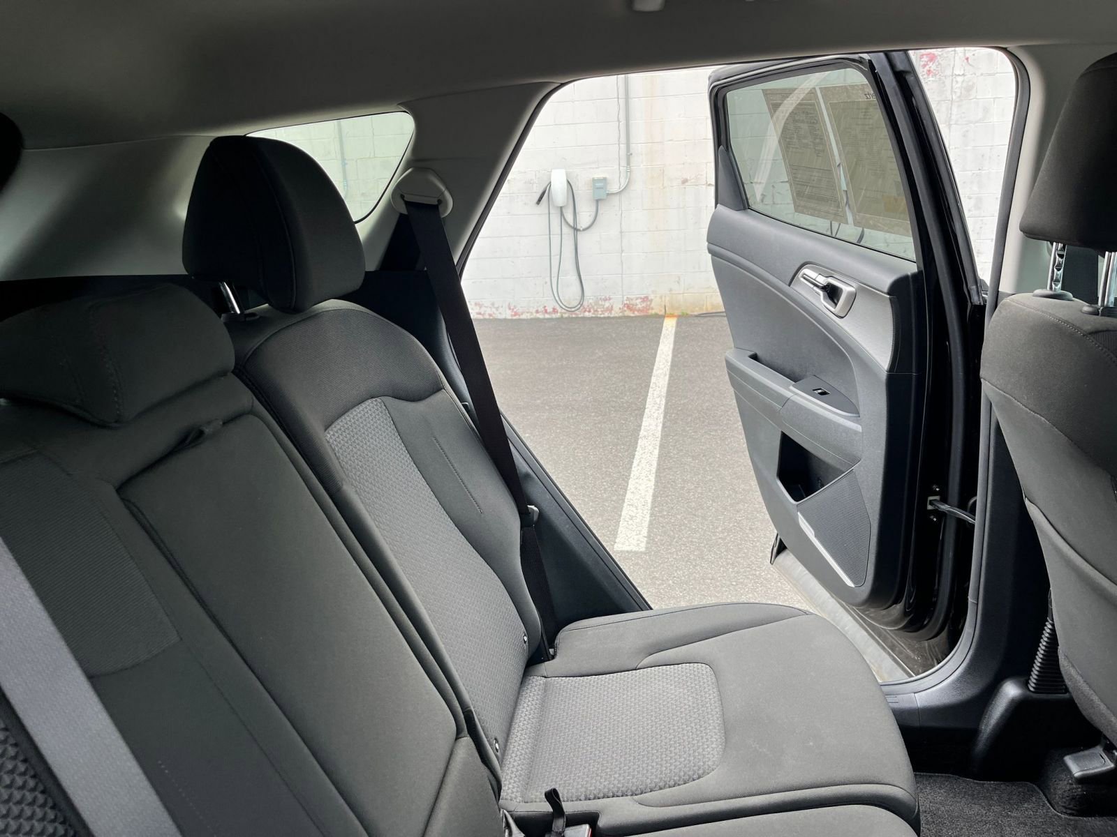 Used 2025 Kia Sportage LX FWD image 35