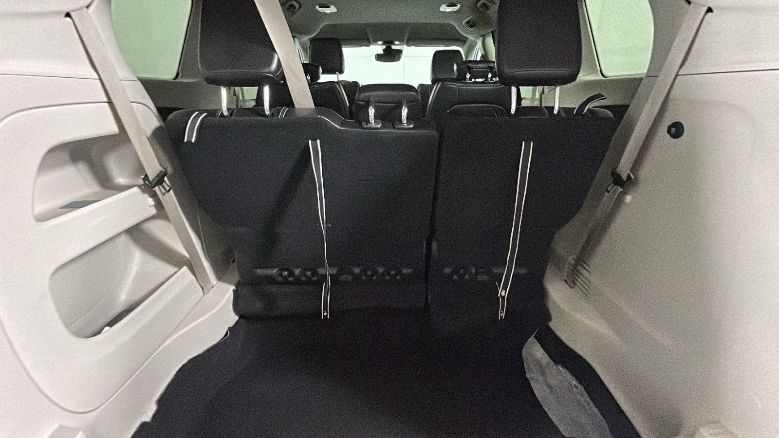 Used 2024 Chrysler Pacifica Touring-L FWD image 32