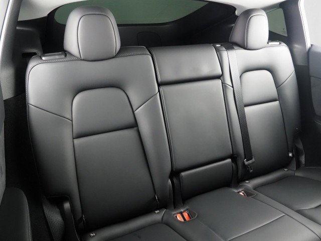 Used 2025 Tesla Model Y AWD image 17