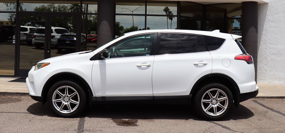 Used 2018 Toyota RAV4 LE w/ All Weather Liner Package FWD image 8