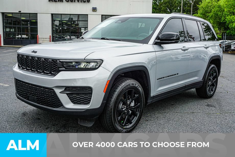 Used 2025 Jeep Grand Cherokee Altitude AWD/4WD image 2