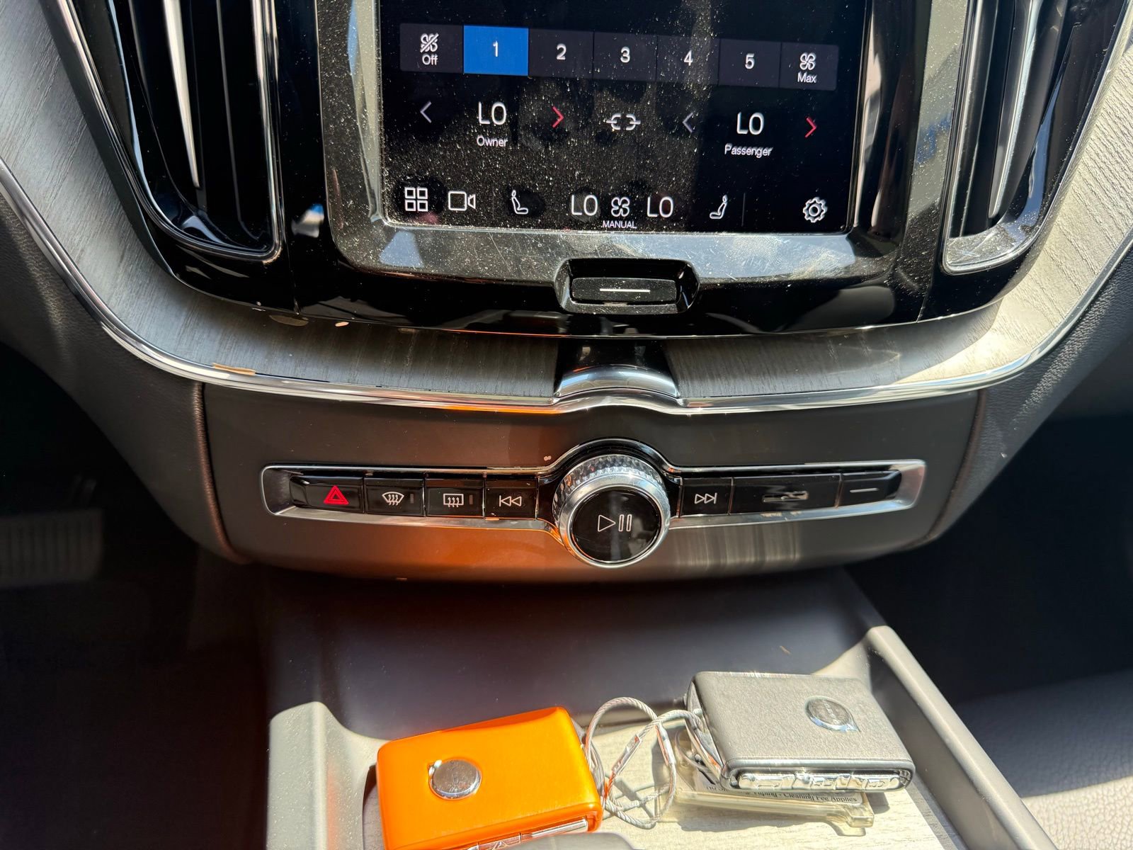 Used 2025 Volvo XC60 B5 Plus image 21