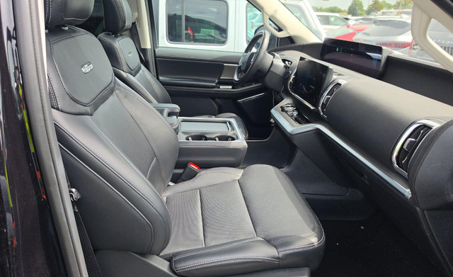Used 2025 Ford Expedition Platinum AWD/4WD image 12
