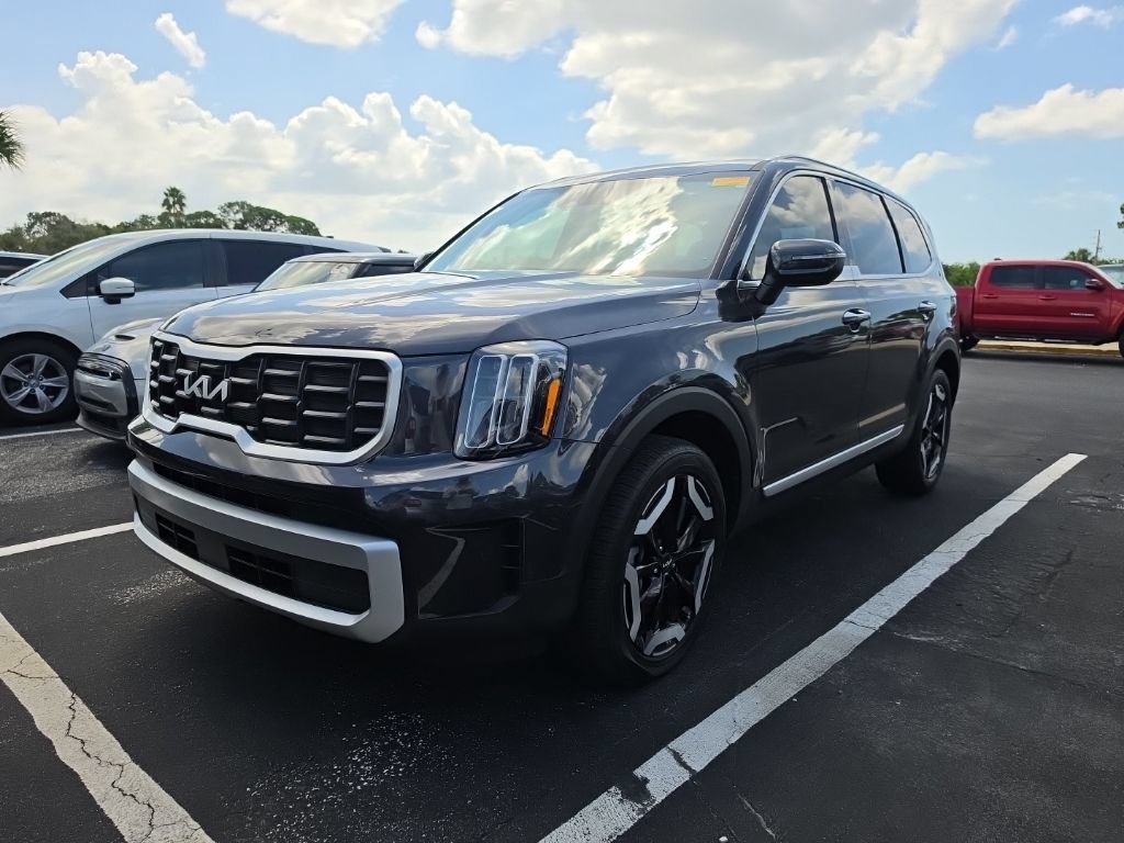 Certified 2025 Kia Telluride S FWD image 7