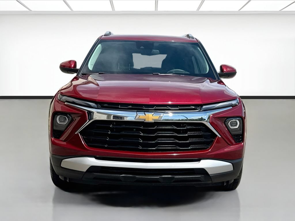 Used 2025 Chevrolet TrailBlazer LT FWD image 2