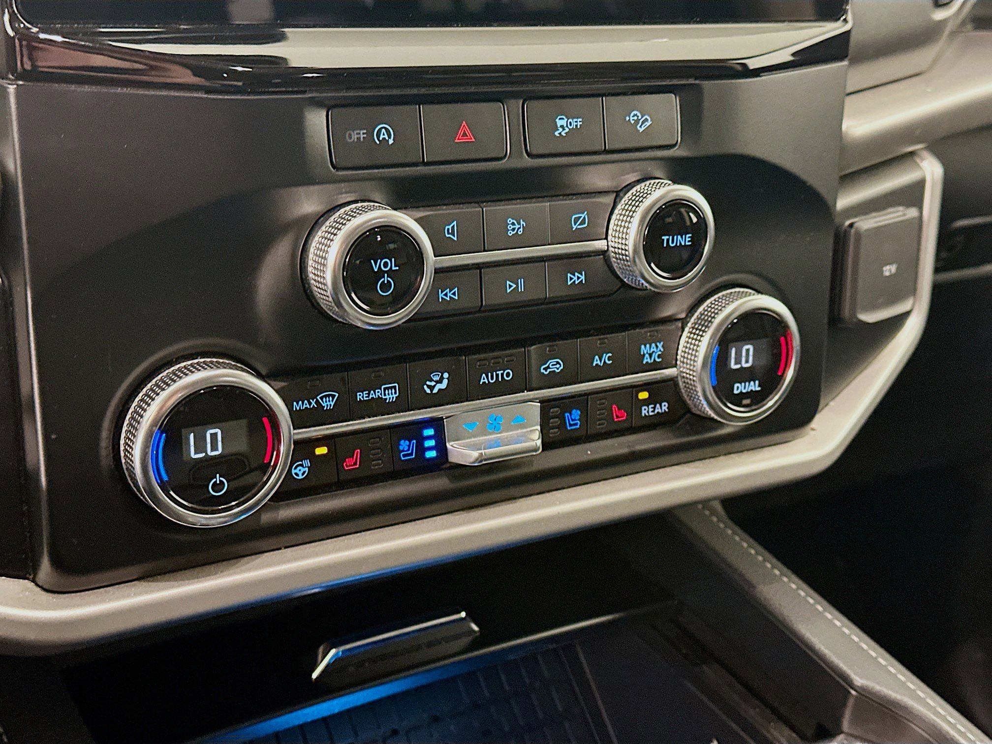 Used 2024 Ford Expedition XLT image 24