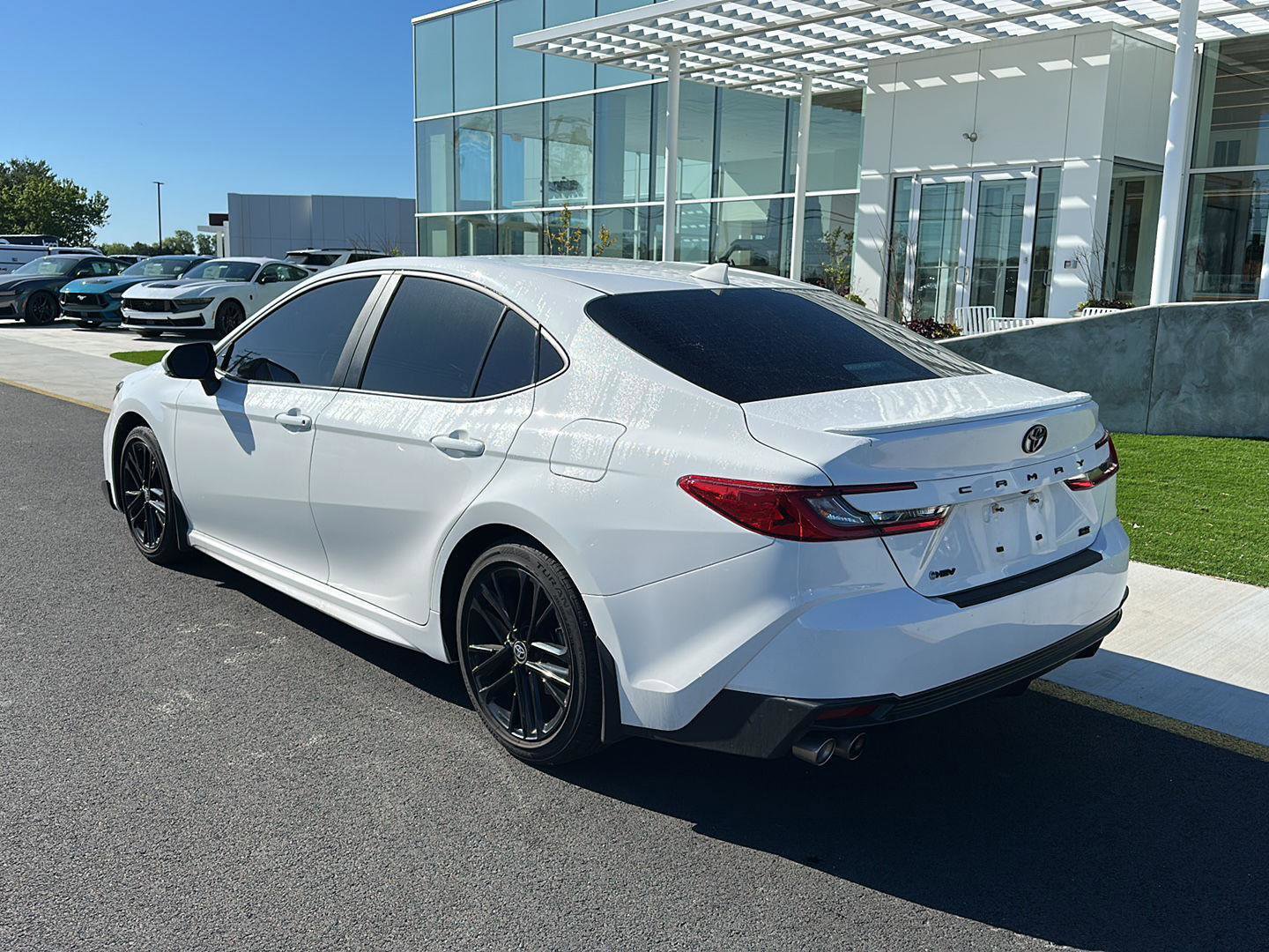 Used 2025 Toyota Camry SE w/ Convenience Package FWD image 7