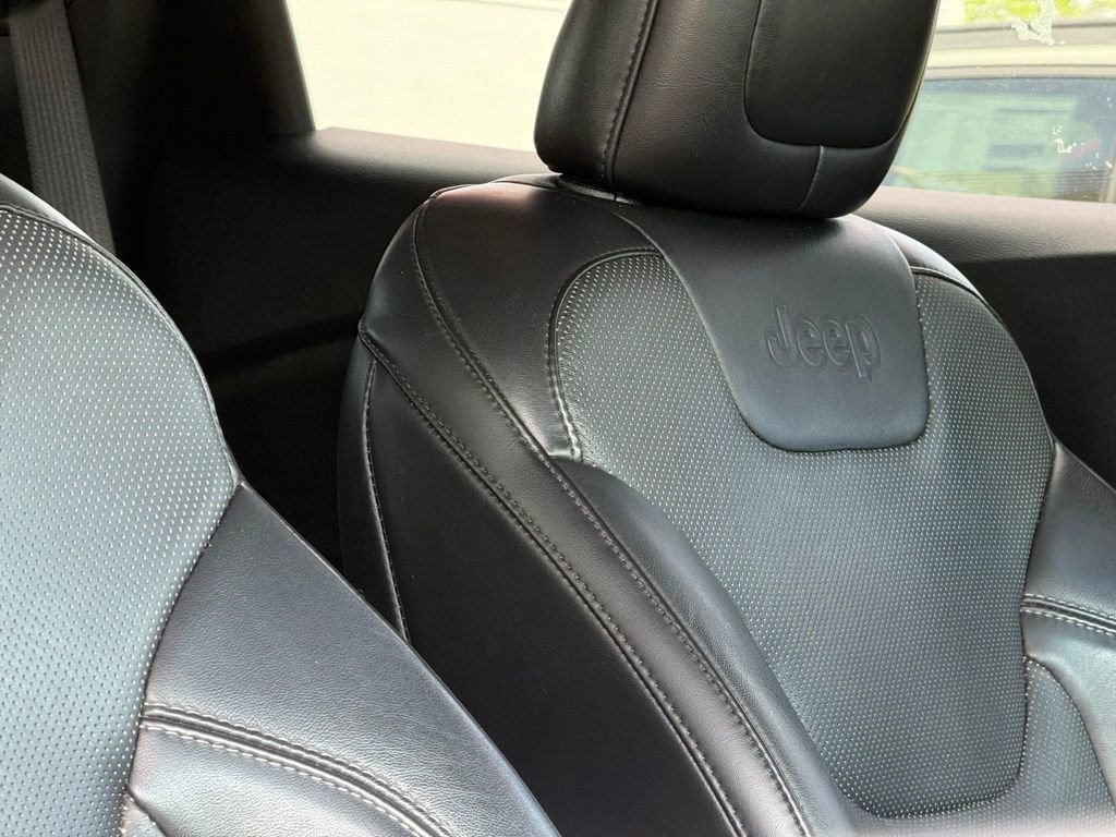 Used 2019 Jeep Cherokee Limited FWD image 30