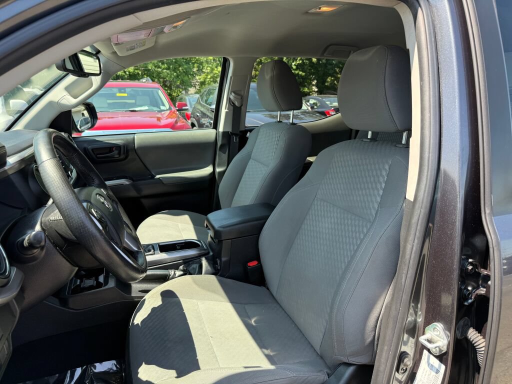 Used 2023 Toyota Tacoma SR5 w/ Technology Package AWD/4WD image 10