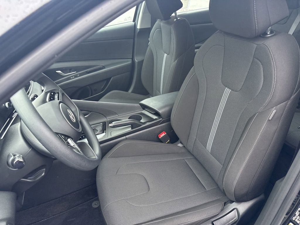 Used 2026 Hyundai Elantra SE image 32