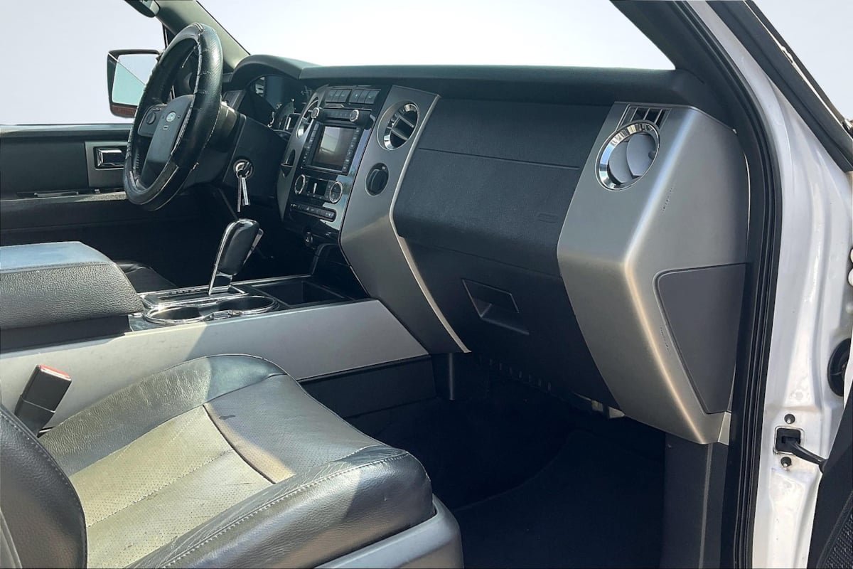 Used 2011 Ford Expedition XLT w/ 202A Rapid Spec Order Code RWD image 17
