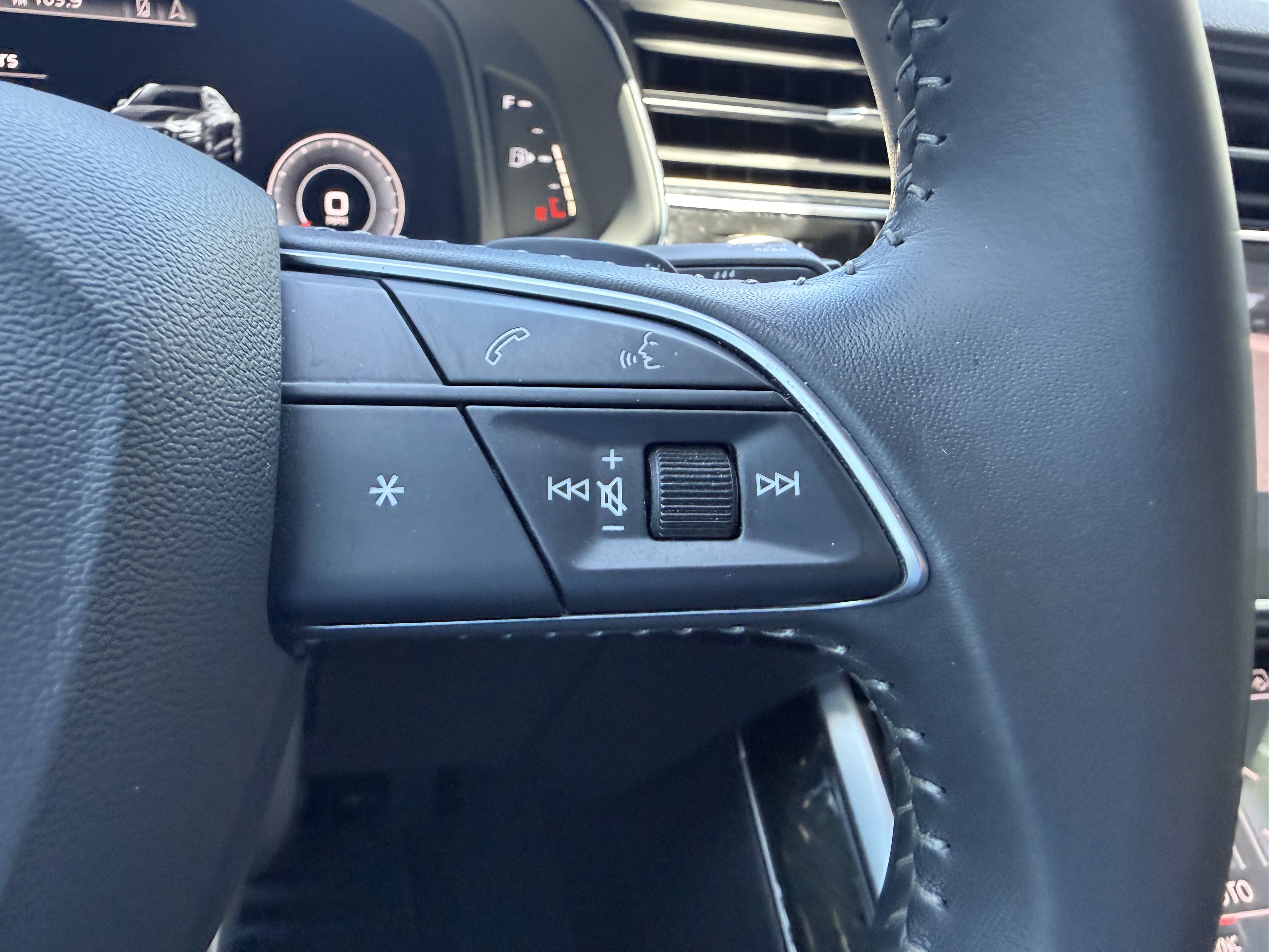 Used 2019 Audi Q8 Premium Plus AWD/4WD image 34