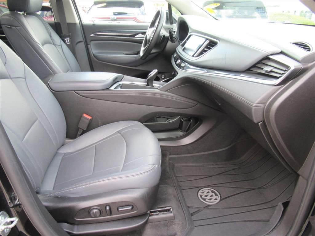 Used 2019 Buick Enclave Essence w/ LPO, Sport Appearance Package image 10