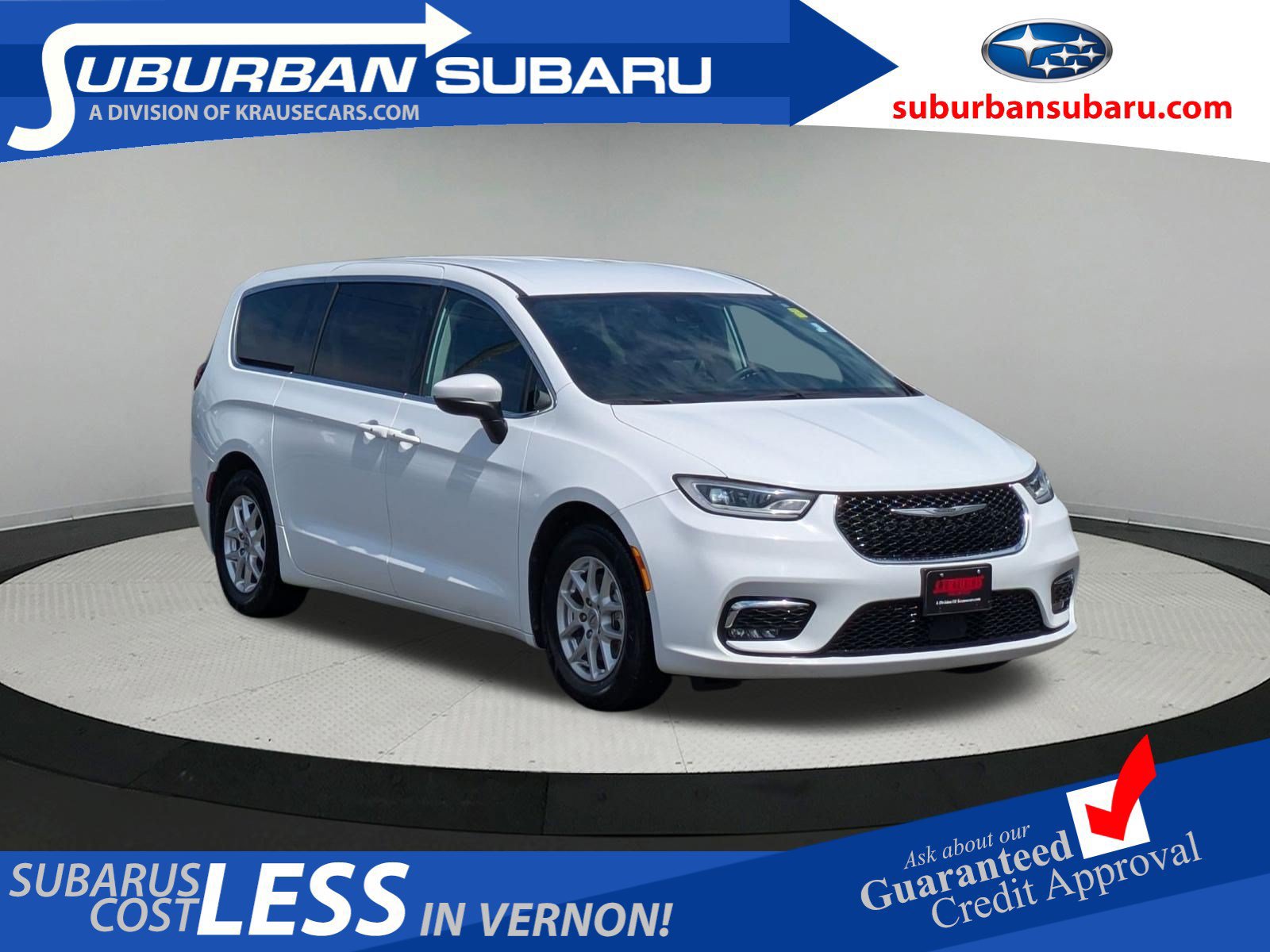 Used 2023 Chrysler Pacifica Touring-L FWD image 1