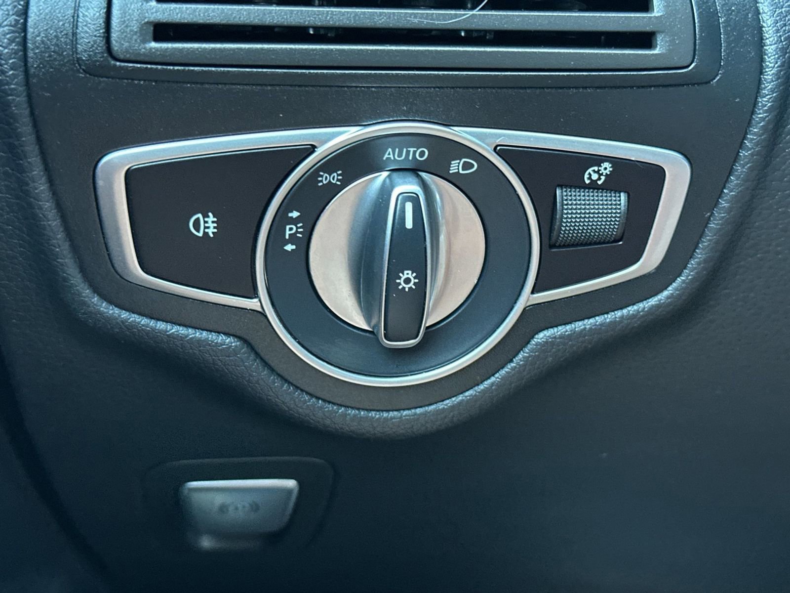 Certified 2020 Mercedes-Benz GLC 43 AMG 4MATIC image 32