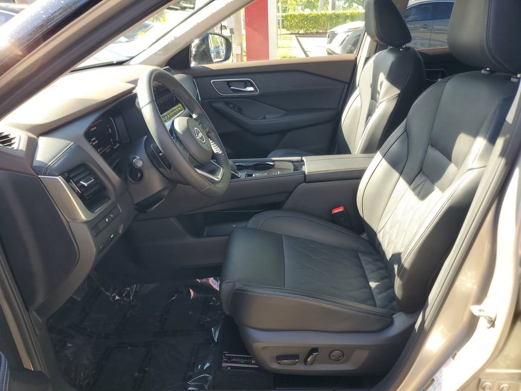 Certified 2023 Nissan Rogue Platinum w/ Platinum Premium Package FWD image 16