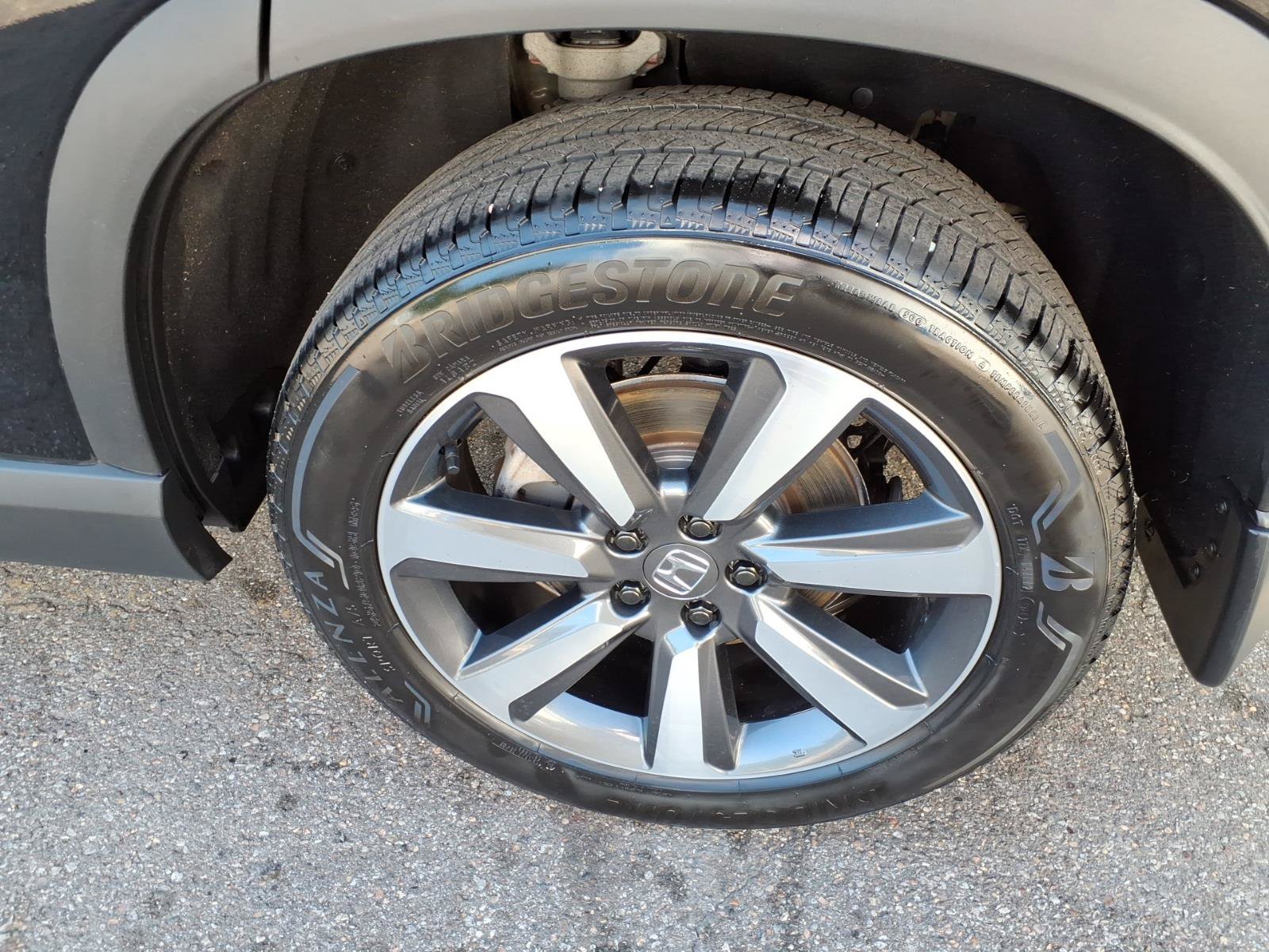 Certified 2025 Honda Pilot Touring image 14
