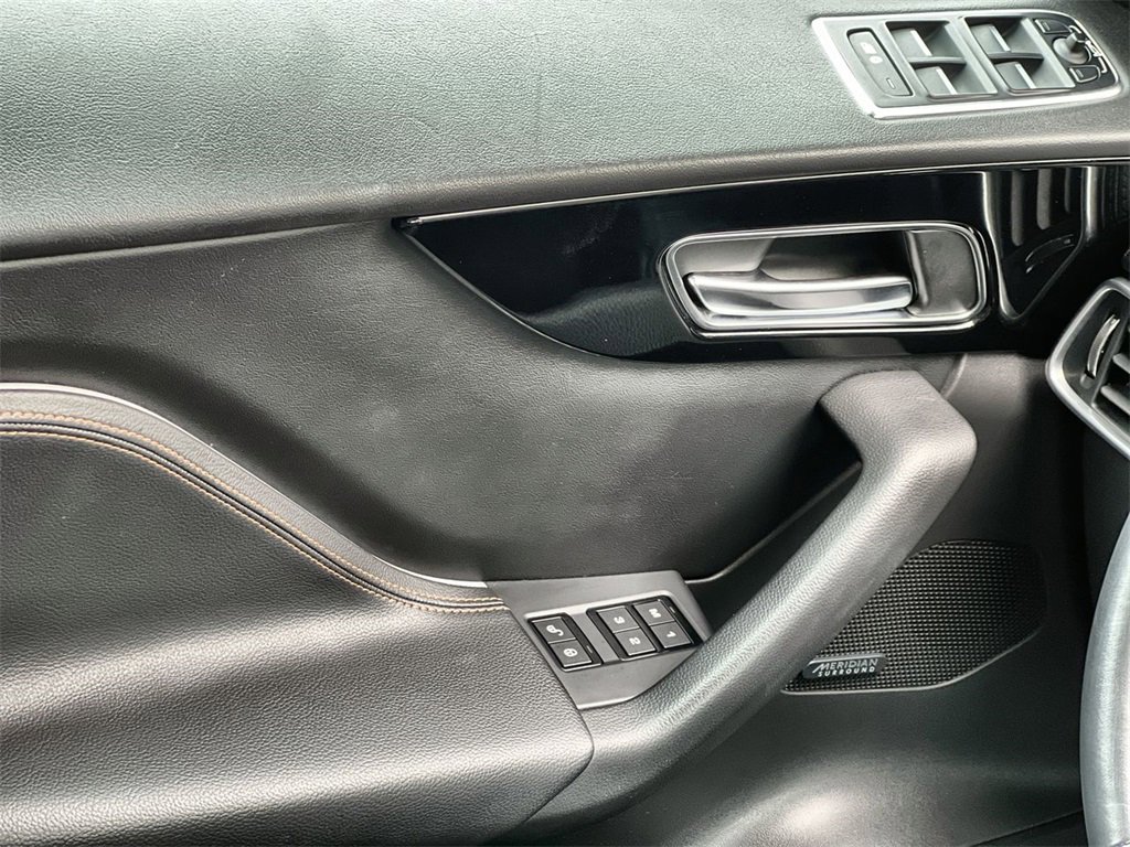 Used 2020 Jaguar F-PACE Prestige image 21