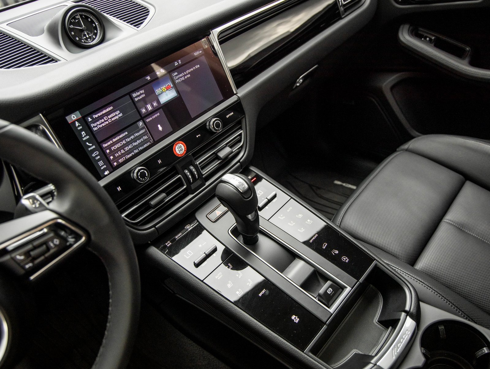 Used 2025 Porsche Macan image 32