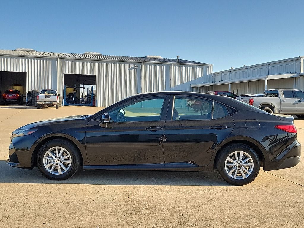 Used 2025 Toyota Camry LE FWD image 3