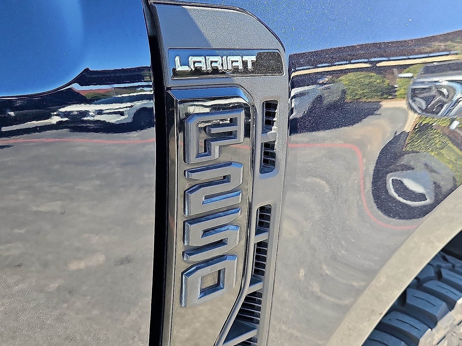 Used 2024 Ford F250 Lariat w/ Lariat Ultimate Package AWD/4WD image 8