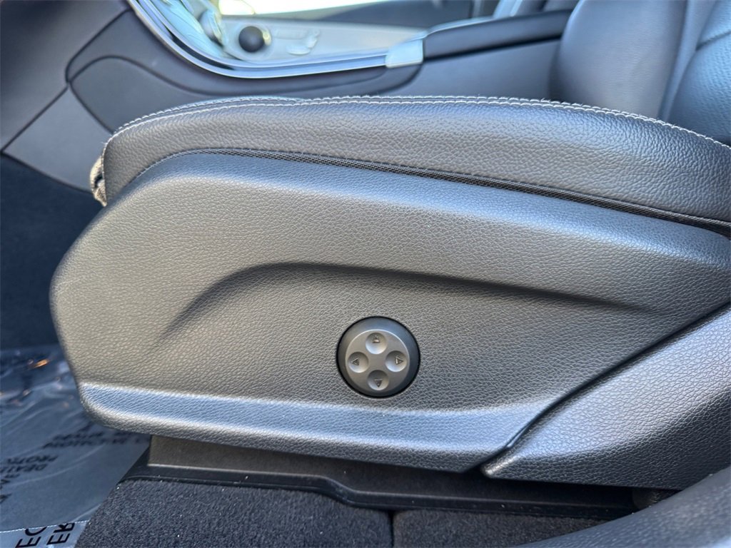 Used 2022 Mercedes-Benz GLC 300 image 10