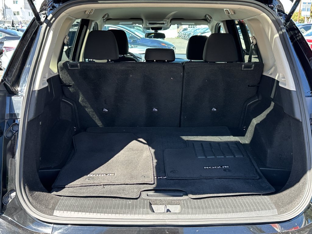 Used 2024 Nissan Rogue S FWD image 18