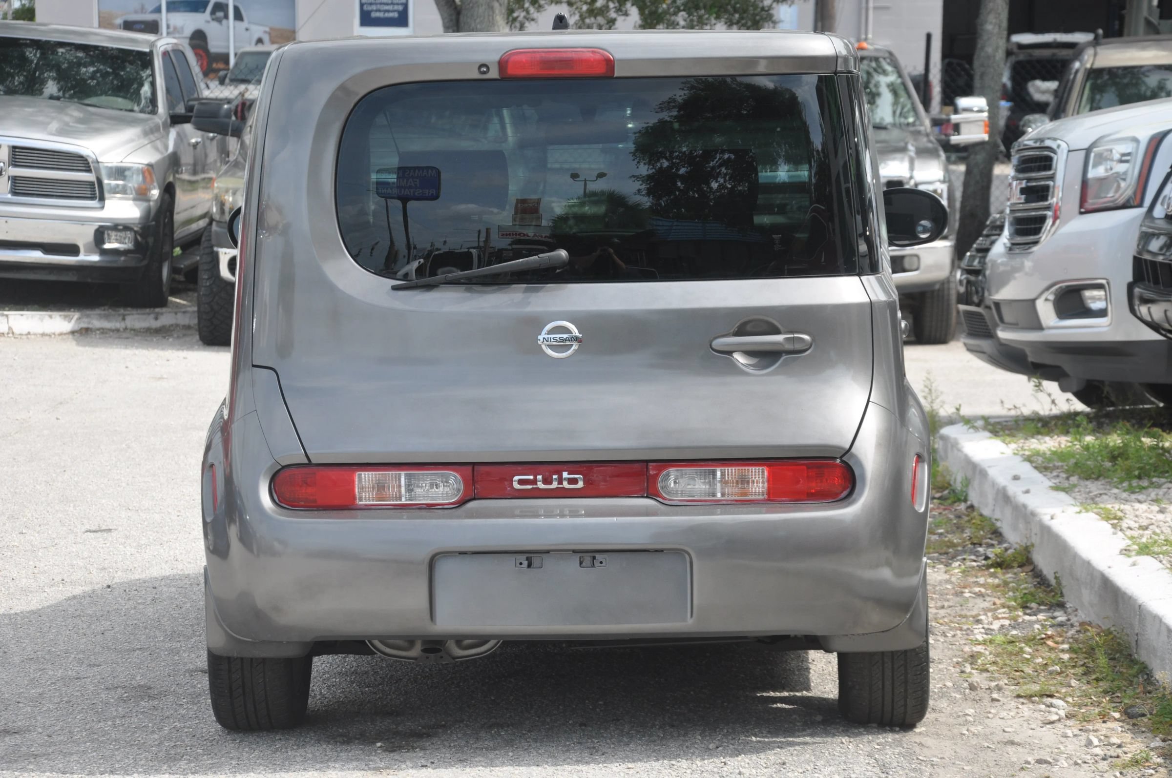Used 2010 Nissan Cube 1.8 SL w/ Interior Designer Pkg FWD image 6