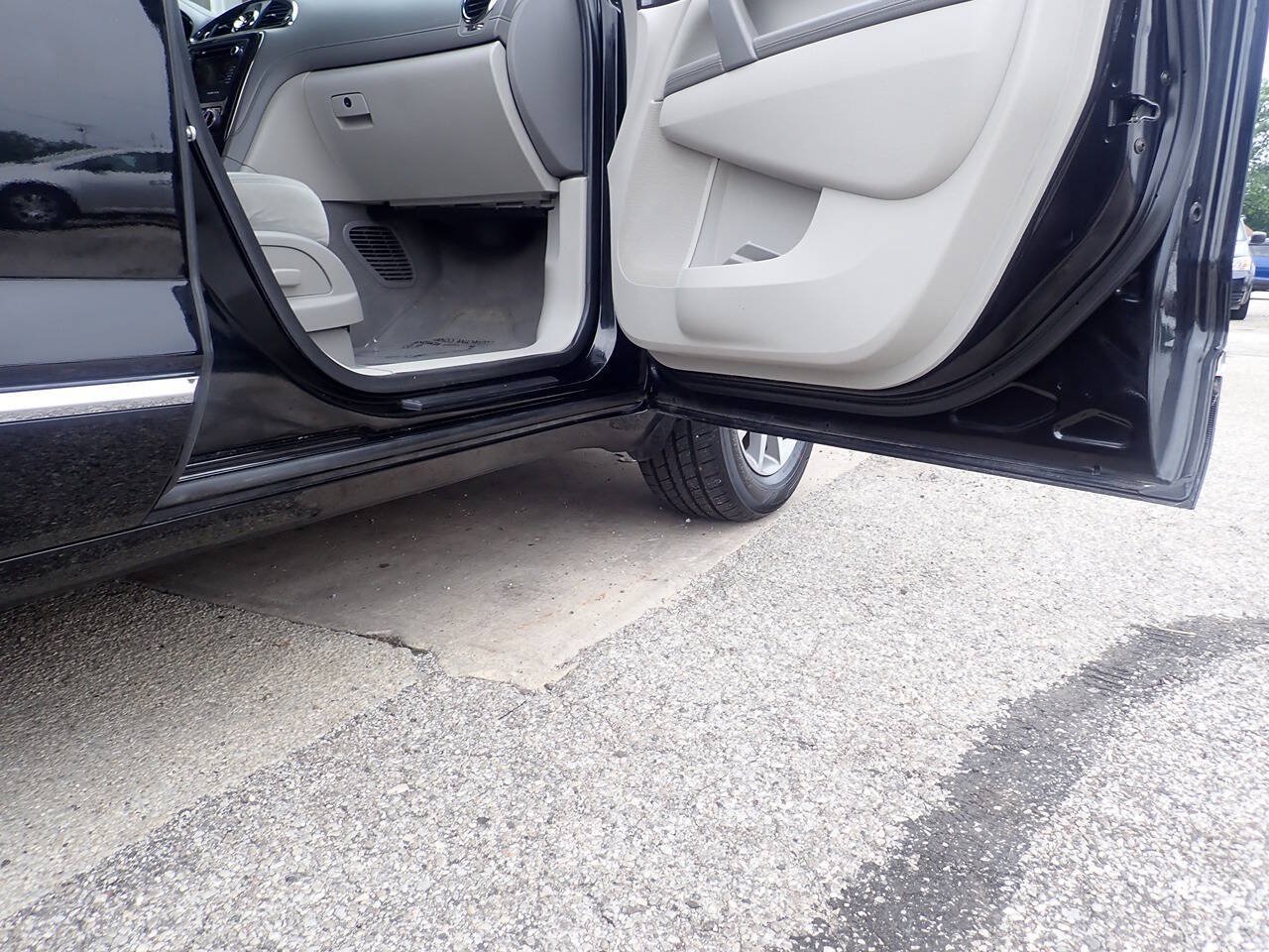 Used 2017 Buick Enclave Convenience FWD image 25