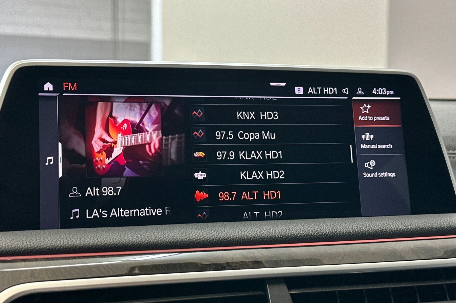 Used 2022 BMW 740i w/ M Sport Package RWD image 22