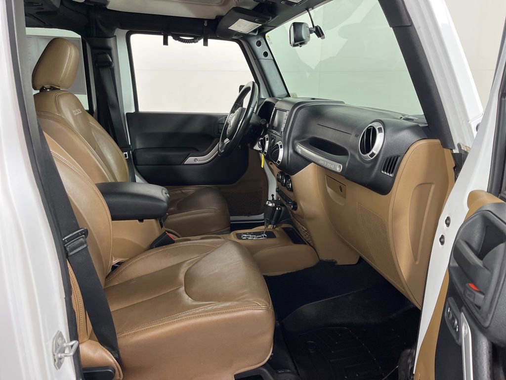 Used 2016 Jeep Wrangler Unlimited Sahara w/ Connectivity Group image 9
