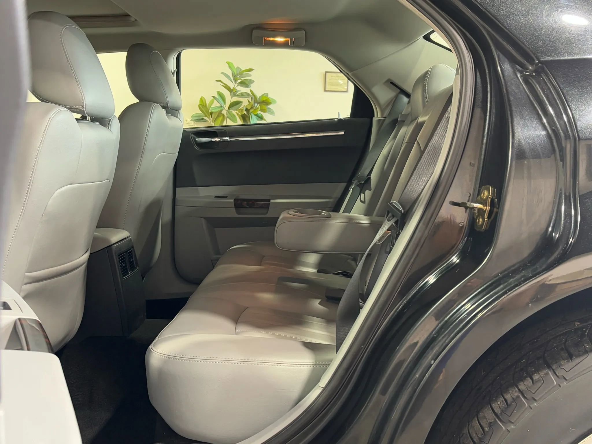 Used 2006 Chrysler 300 C image 10