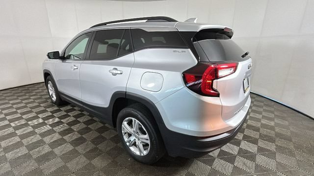 Used 2022 GMC Terrain SLE w/ Driver Convenience Package AWD/4WD image 4