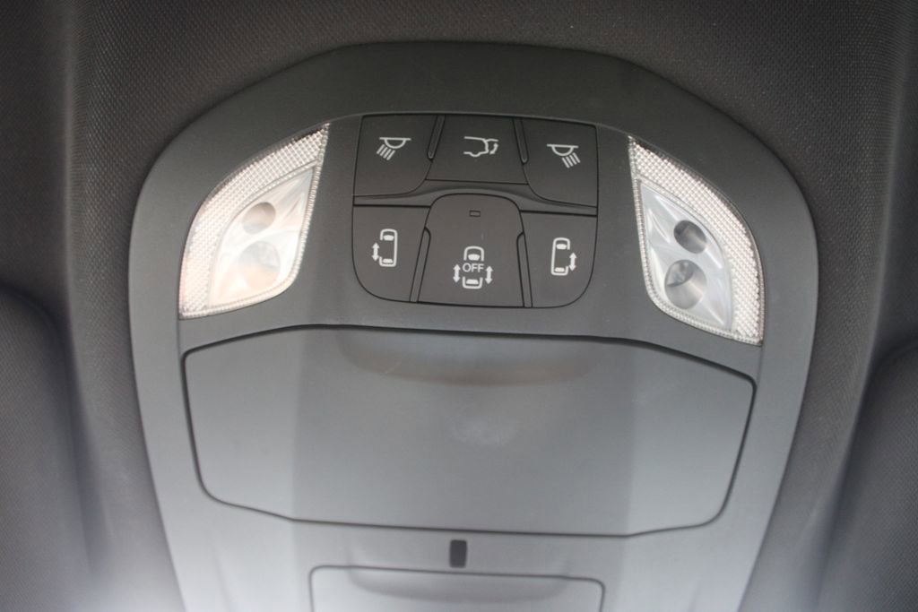 Used 2025 Chrysler Pacifica Select FWD image 38