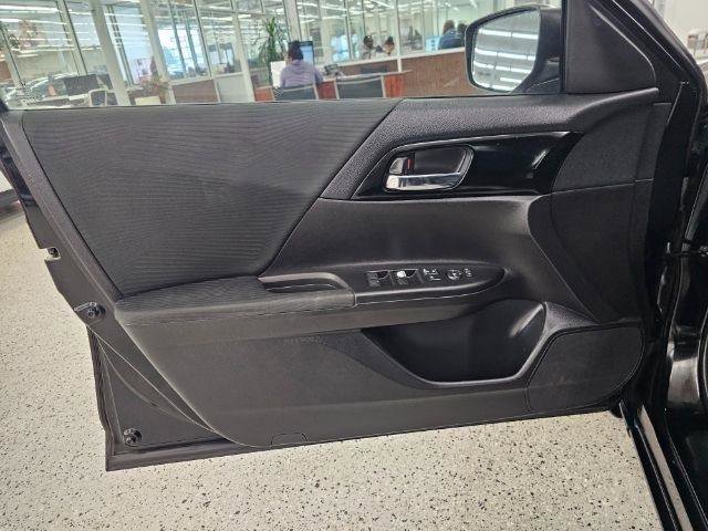 Used 2016 Honda Accord LX image 27