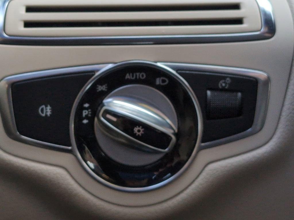Used 2015 Mercedes-Benz C 300 4MATIC Sedan image 17
