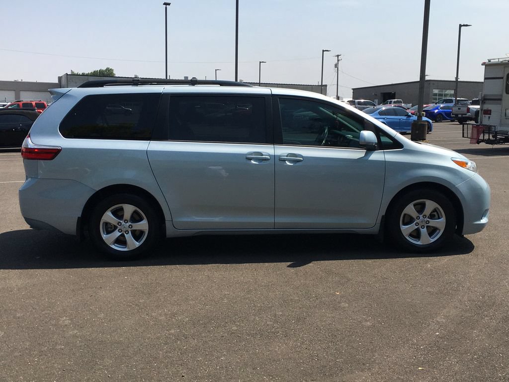 Used 2017 Toyota Sienna LE FWD image 8