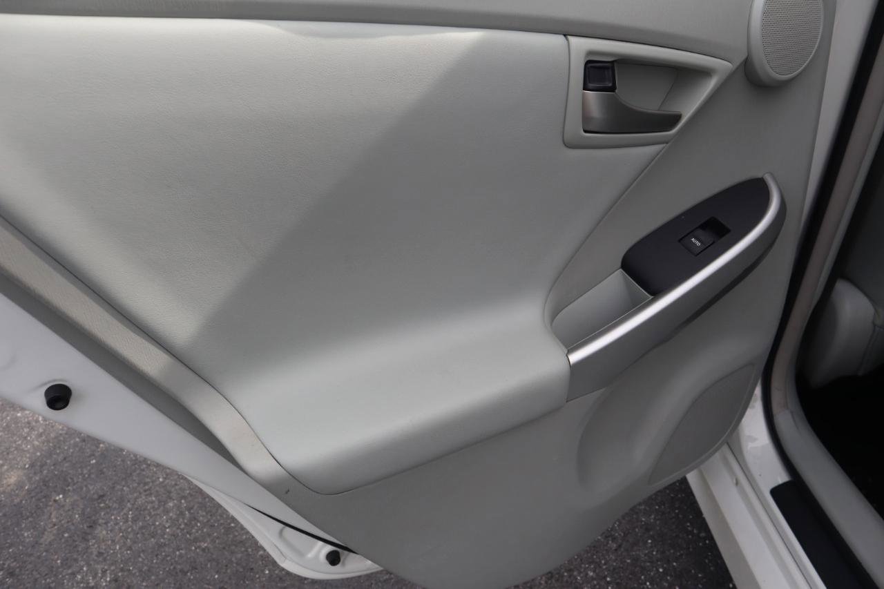 Used 2015 Toyota Prius Four w/ Deluxe Solar Roof Package image 59