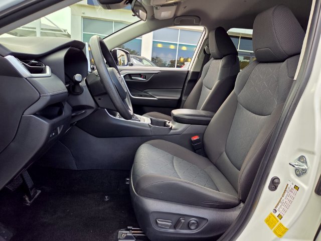 Used 2025 Toyota RAV4 XLE FWD image 9