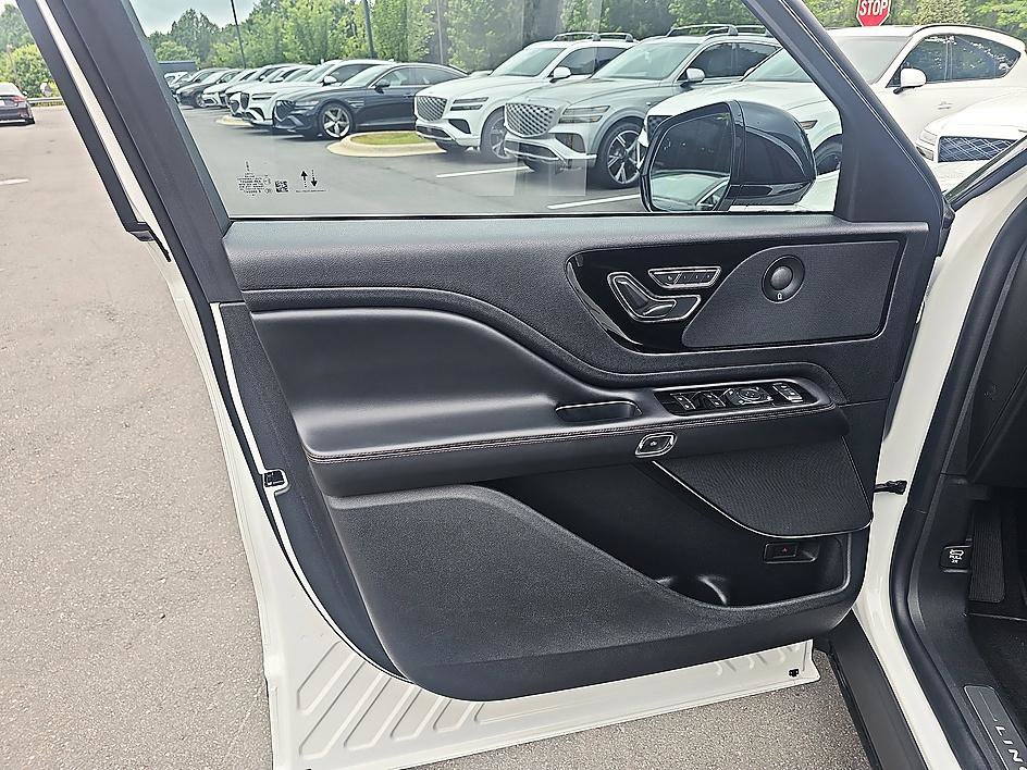 Used 2020 Lincoln Aviator Reserve w/ Elements Package Plus AWD/4WD image 10