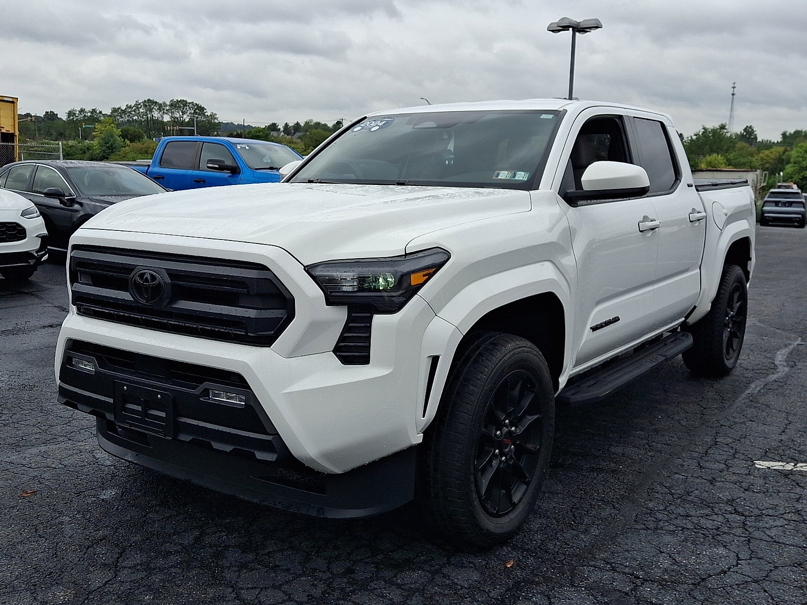Used 2024 Toyota Tacoma SR5 AWD/4WD image 3