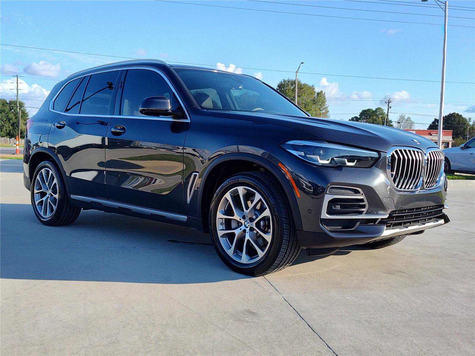 Used 2022 BMW X5 xDrive40i w/ Parking Assistance Package image 11