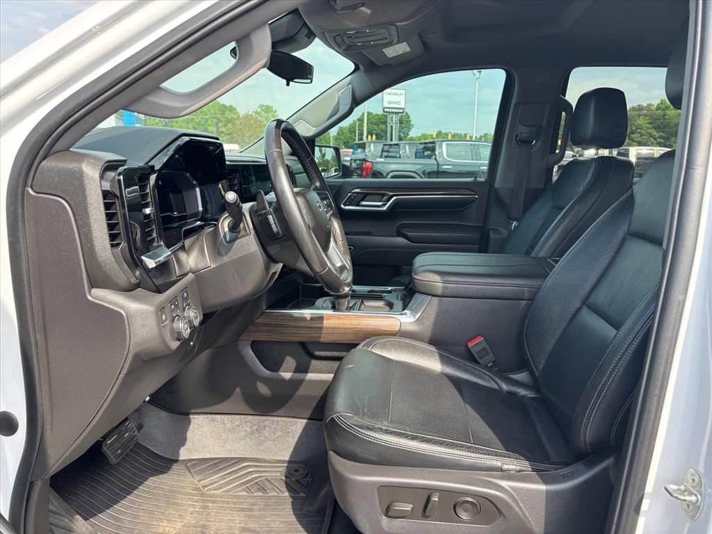 Used 2023 Chevrolet Silverado 1500 LT Trail Boss w/ Protection Package AWD/4WD image 11