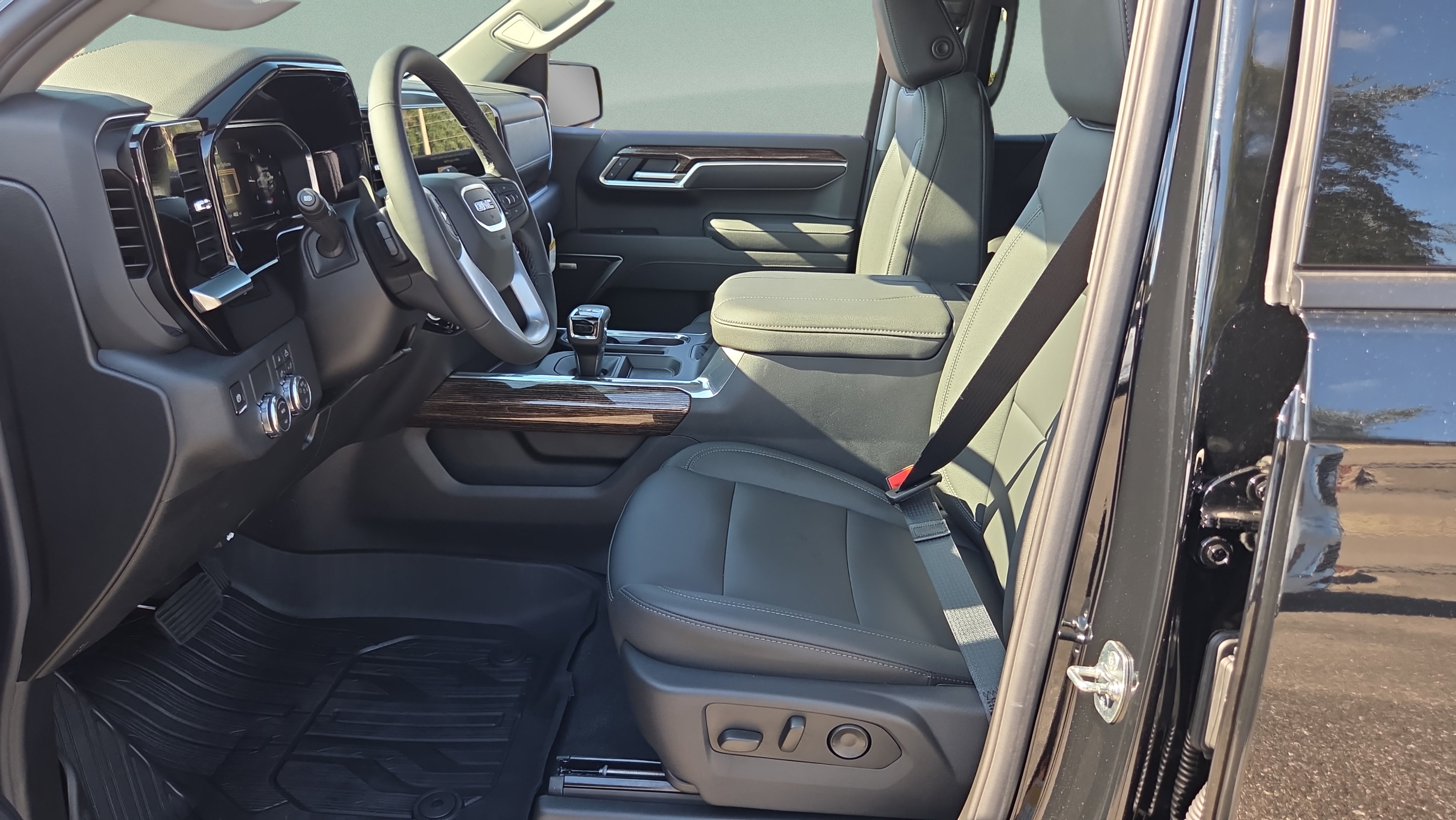 New 2026 GMC Sierra 1500 Elevation w/ Elevation Premium Package RWD image 9