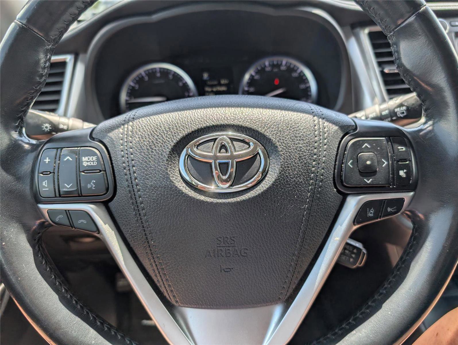 Used 2017 Toyota Highlander Limited AWD/4WD image 20