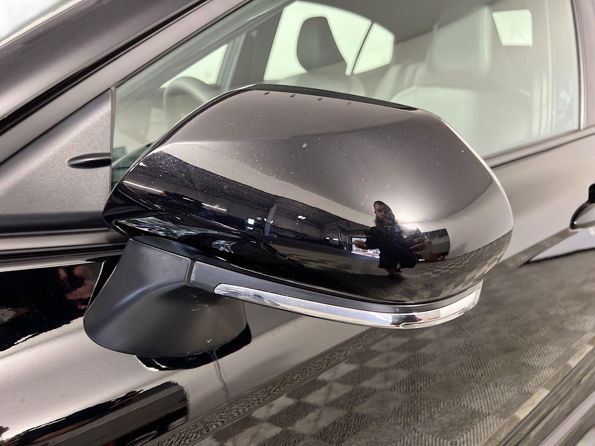 Used 2025 Toyota Camry SE FWD image 13