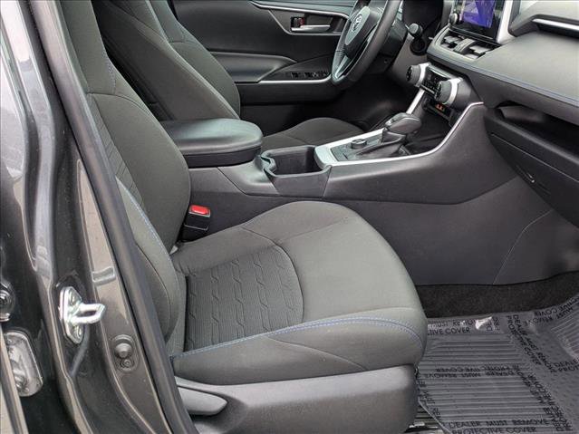 Used 2023 Toyota RAV4 SE image 17