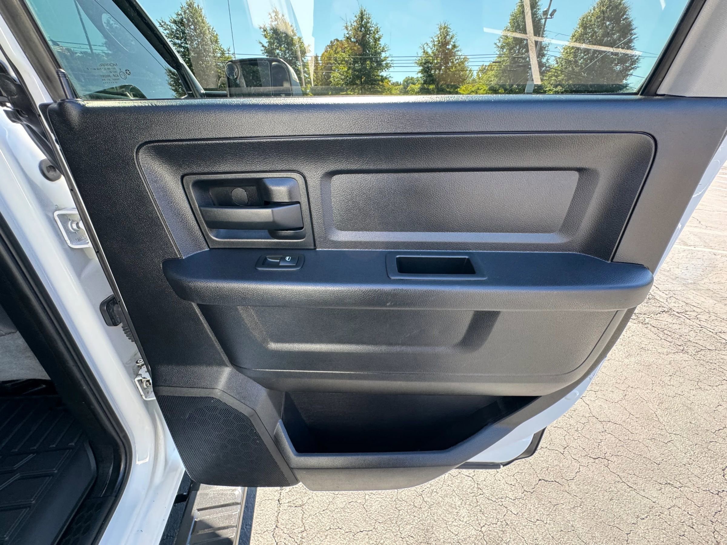Used 2016 RAM 3500 Tradesman w/ Chrome Appearance Group image 21