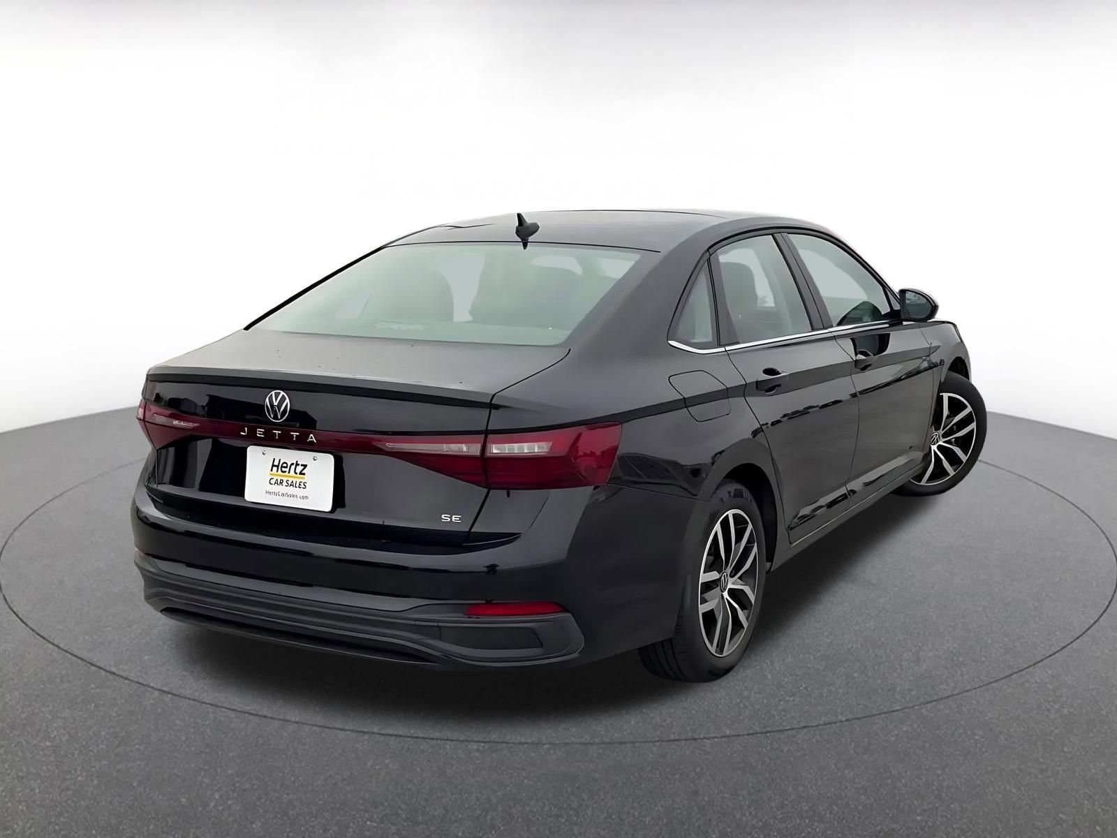 Used 2025 Volkswagen Jetta SE image 14